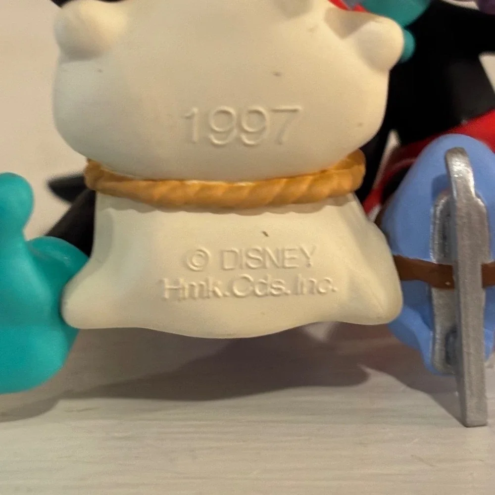 Hallmark‎ Keepsake 1997 Mickey Minnie Mouse New Pair of Skates Ornament QXD4032